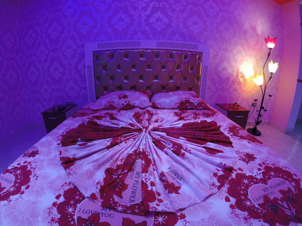 Hotel Buza New Shtoj Dış mekan fotoğraf